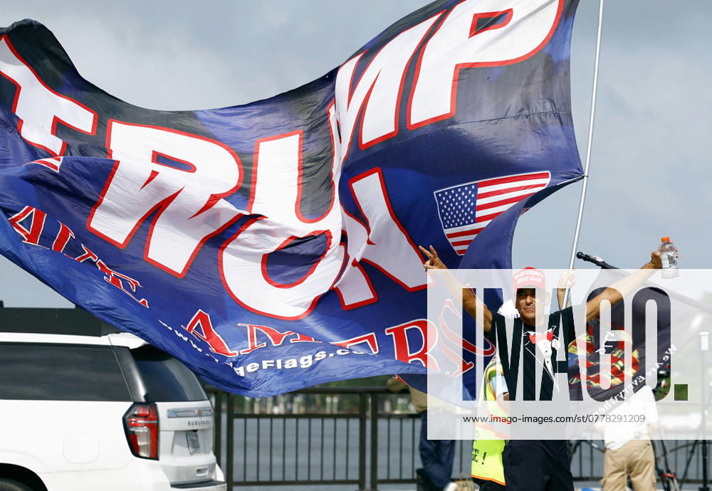 U.S. presidential election Supporters of U.S. President-elect Donald Trump celebrate on a street in Palm Beach, Florida, on Nov. 6, 2024, after his victory in the presidential election. A14AA0003697687P