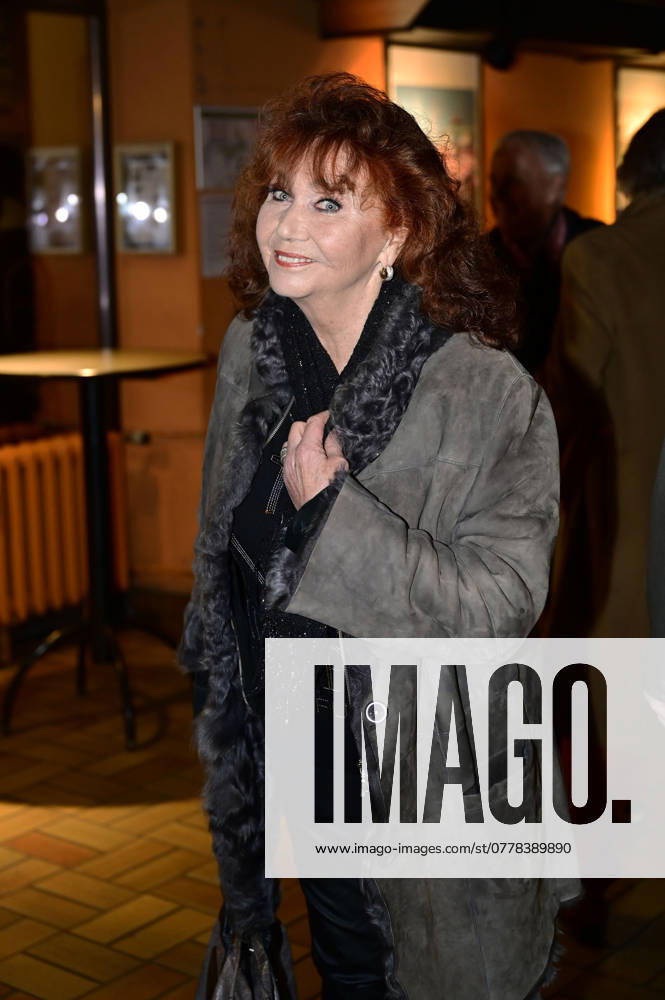 Regina Thoss at the musical satirical book premiere Ostsüppchen bleibt Ostsüppchen 3 0 with Dagmar Gelbke and guests at Wabe Berlin, 06 11 2024 Foto:xM.xWehnertx xFuturexImagex gelbke_4102