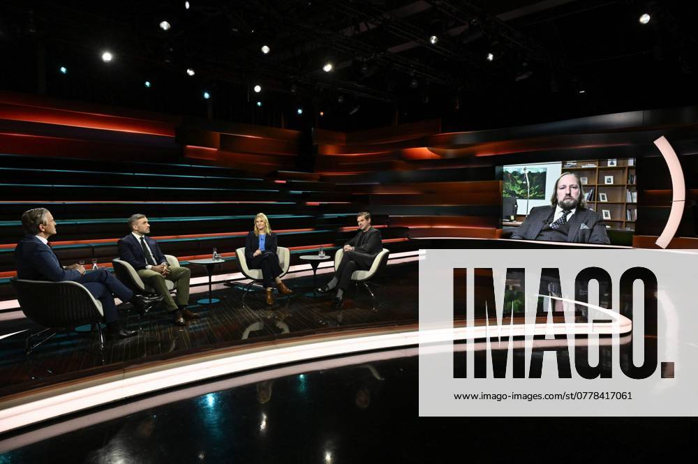 Talkrunde bei Markus Lanz , ZDF 11 24 her Markus Lanz, Konstantin Kuhle, Kerstin Münstermann, Gregor Peter Schmitz und auf dem Monitor zugeschaltet: Anton Hofreiter (v. li.) am 6. November 2024 in Markus Lanz , ZDF TV Fernsehen Talkshow Talk Show Schalte Liveschaltung zugeschaltet Bildschirm live Deutschlan‹‹d deutsch deutsche deutscher Mann Frau Männer Politik Politiker FDP Bündnis 90 Die Grünen Grüne Grüner Chefredakteur Stern Journalistin Italien italienisch italienischer italienisch-deutscher Moderator Fotografie Fotograf Journalist Journalismus journalism journalist author writer host presenter german-italian presenter photographer german politician female quer ganz freistellbar sitzend sprechend zuhörend gestik