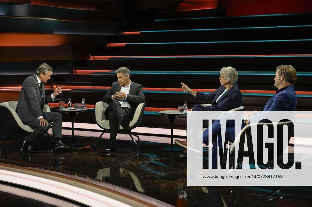 Talkrunde bei Markus Lanz , ZDF 11 24 her Markus Lanz, Robert Habeck, Antje Höning und Michael Bröcker (v. li.) am 7. November 2024 in Markus Lanz , ZDF TV Fernsehen Talkshow Talk Show Deutschlan‹‹d deutsch deutsche deutscher Mann Frau Männer Frauen Politik Politiker Bündnis 90 Die Grünen Grüne Grüner Minister Bundesminister Wirtschaftsminister Vizekanzler Chefredakteur Table.Media Journalistin Wirtschaftsexpertin Wirtschaftsjournalistin Italien italienisch italienischer italienisch-deutscher Moderator Fotografie Fotograf Journalist Journalismus journalism journalist author writer host presenter german-italian presenter photographer german politician female quer ganz freistellbar sitzend sprechend zuhörend gestikulier