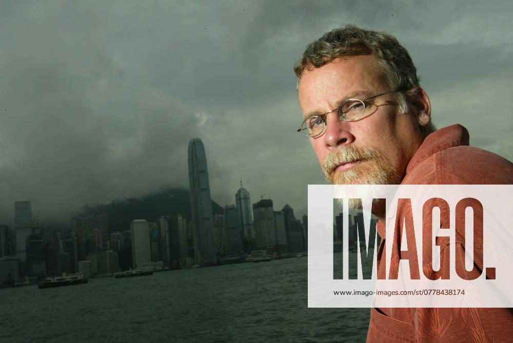 Best-selling crime writer Michael Connelly, who is reseraching his new novel in Hong Kong, pictured at Tsim Sha Tsui. 31 August 2004 Hong Kong China