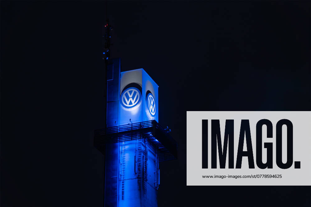 Osnabrück, Germany 12 November 2024 In the picture The illuminated logo, VW logo of the VW plant, Volkswagen plant Osnabrück at night The production facility in Osnabrück is threatened with closure VW plant Lower Saxony