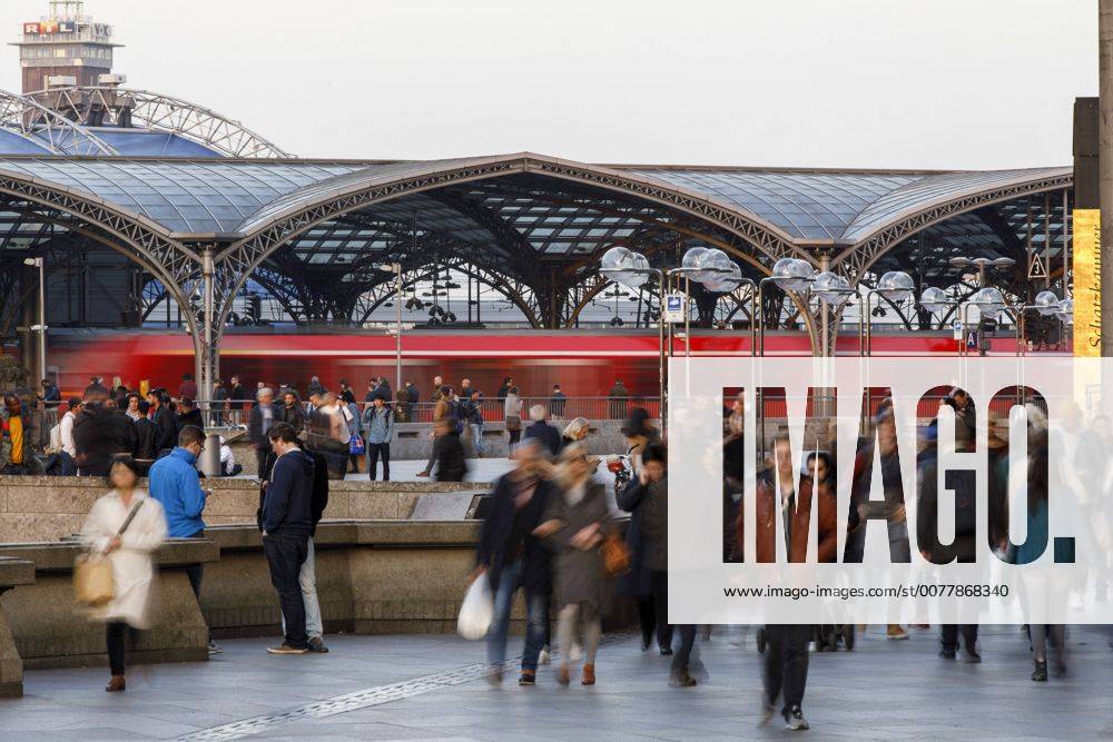 Passanten am Kölner Hauptbahnhof. Köln, 16.03.2017 Foto:xC.xFuturexImage