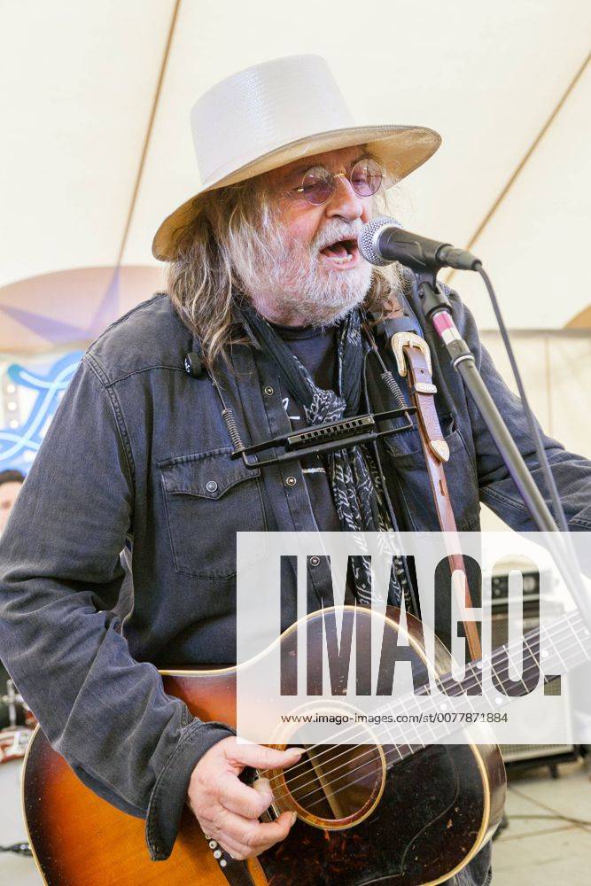 Mar 16, 2017 - Spicewood, Texas, U.S. - Texas singer-songwriter, RAY WYLIE HUBBARD, performs at Luck Reunion during SXSW. Spicewood U.S. - ZUMArg1_ 20170316_sha_rg1_825