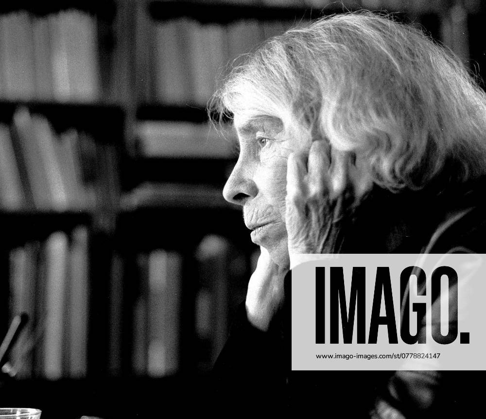 SCANPIX SWEDEN, 1991 10 11 Finnish author Tove Jansson She is best known for the Moomintroll books Here in the residence, Helsinki, serious, supporting her head in her hands