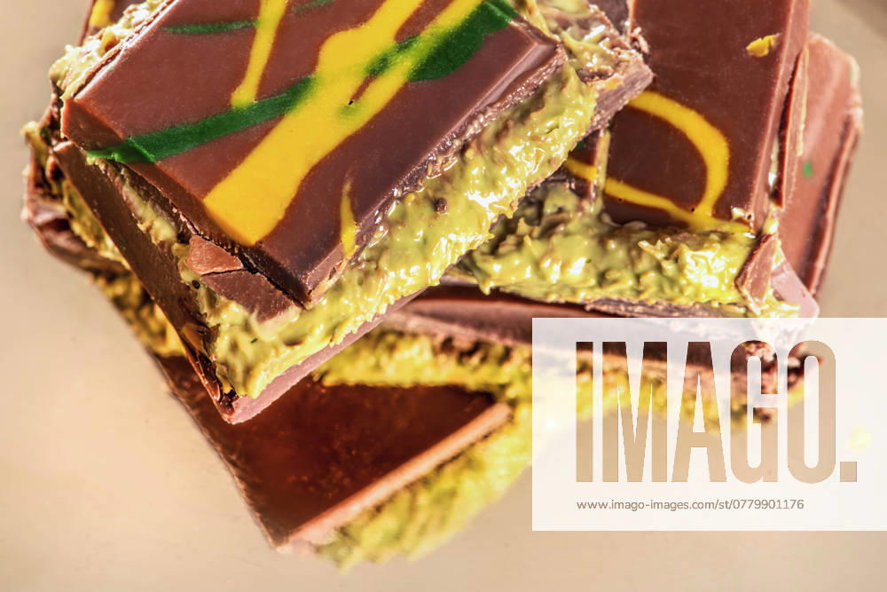 Dubai chocolate with kunafa and pistachio cream filling, hype about Dubai chocolate, Munich, November 2024 Germany, Munich, November 2024, Dubai chocolate with kunafa and pistachio cream filling, Orient Delight brand, Made in U A E , United Arab Emirates, to which Dubai also belongs, chocolate bar at REWE supermarket for 8.99