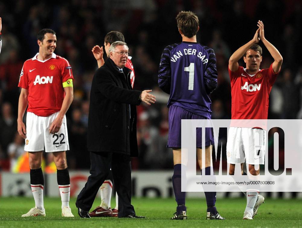 FUSSBALL CHAMPIONS LEAGUE Halbfinale SAISON 2010 2011 Manchester United - FC Schalke 04 04.05.2011 John O Shea, Trainer Sir Alex Ferguson , Edwin van der Sar , Michael Owen (v. li., Manchester United FC) o0 ManU
