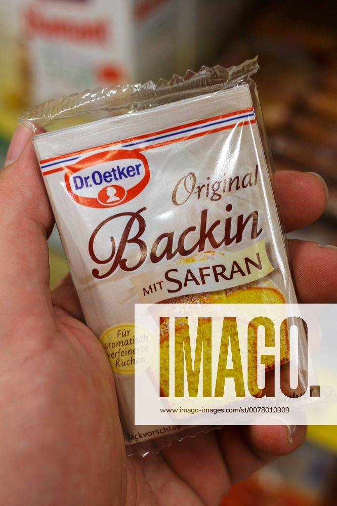 Einkaufen im Supermarkt Dr. Oetker, Backin Safran Backpulver