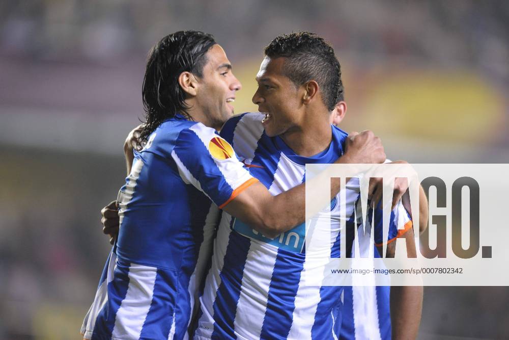 Radamel Falcao (L) and Freddy Guarin player of Porto, during the semifinals of the Europa League match between Villarreal CF (yellow) and FC Porto (blue), played at Madrigal stadium, Villarreal. o0 Jubel Freude