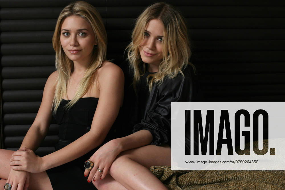Interview with Mary-kate (right) and Ashley Olsen (left) in Four Seasons Hotel. 09APR08 Hong Kong China
