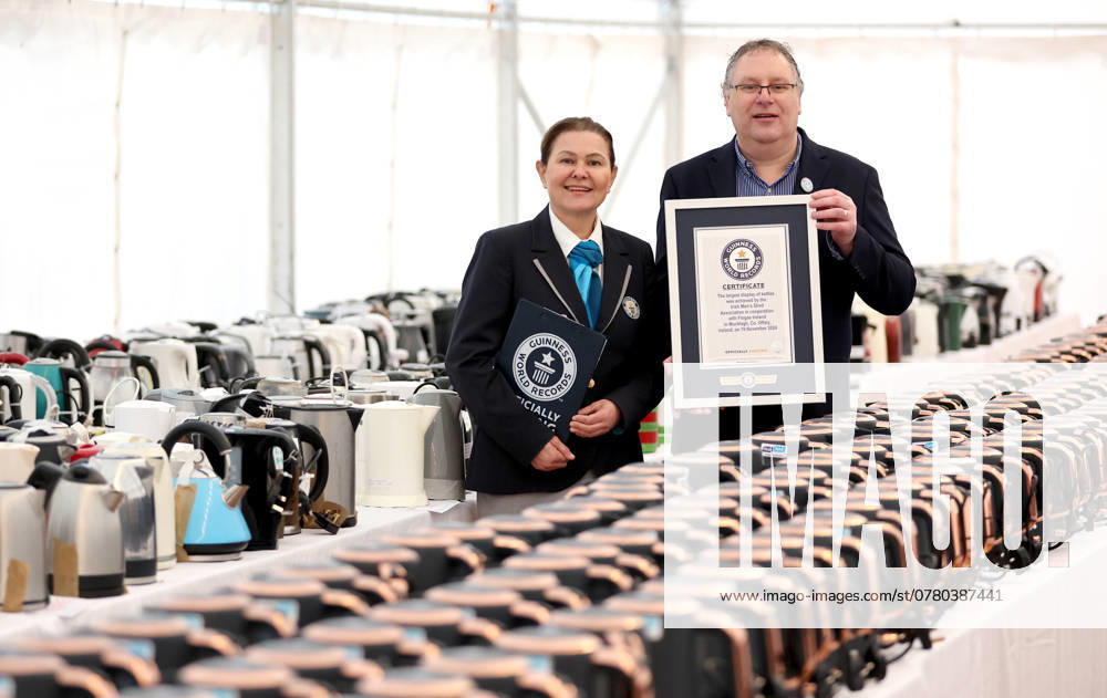 REPRO FREE *PRESS RELEASE NO REPRODUCTION FEE* The Irish Mens Shed Association Achieve Official Guinness World Record for the Largest Display of Kettles 19 11 2024 The Irish Mens Shed Association, sponsored by energy company Flogas, have successfully achieved the official Guinness World Record for the Largest Display of Kettles. Kettles are the most important tool in supporting social connection and mental wellbeing for ˜Shedders. Over one thousand new and old kettles in working order collected from Sheds nationwide and donated by Flogas were on display at the Associations annual conference and shedfest in Mucklagh Community Centre, Tullamore, Co. Offaly on Tuesday 19th November 2024. The official Guinne
