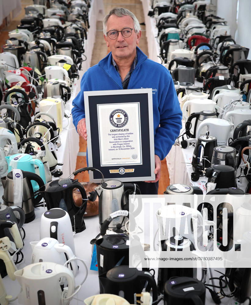 REPRO FREE *PRESS RELEASE NO REPRODUCTION FEE* The Irish Mens Shed Association Achieve Official Guinness World Record for the Largest Display of Kettles 19 11 2024 The Irish Mens Shed Association, sponsored by energy company Flogas, have successfully achieved the official Guinness World Record for the Largest Display of Kettles. Kettles are the most important tool in supporting social connection and mental wellbeing for ˜Shedders. Over one thousand new and old kettles in working order collected from Sheds nationwide and donated by Flogas were on display at the Associations annual conference and shedfest in Mucklagh Community Centre, Tullamore, Co. Offaly on Tuesday 19th November 2024. The official Guinne