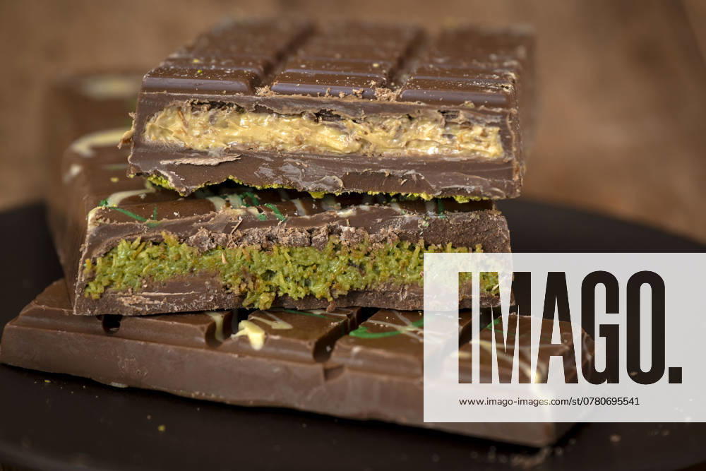 Trend Dubai Chocolate, Here one homemade and one from the retailer, each with pistachio filling 20 11 2024, Trend Dubai Chocolate 20 11 2024, Trend Dubai Chocolate
