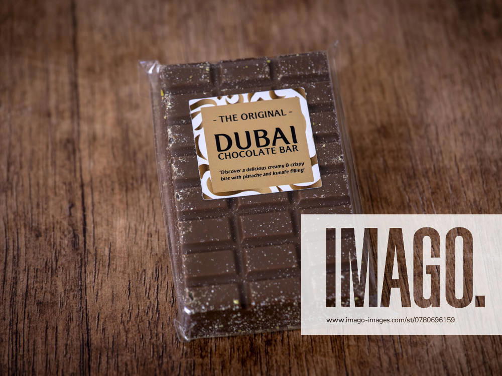 Trend Dubai Chocolate, Here one homemade and one from the retailer, each with pistachio filling 20 11 2024, Trend Dubai Chocolate 20 11 2024, Trend Dubai Chocolate