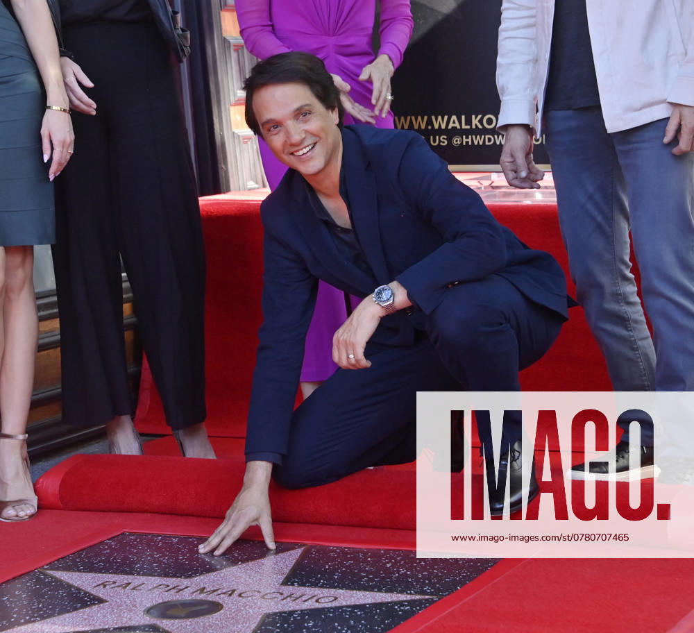 Ralph Macchio erhält Stern auf dem Hollywood Walk of Fame in Los Angeles Actor and director Ralph Macchio savors the moment during an unveiling ceremony honoring him with the 2,795th star on the Hollywood Walk of Fame in Los Angeles on Wednesday, November 20, 2024. LAP2024112001 JIMxRUYMEN