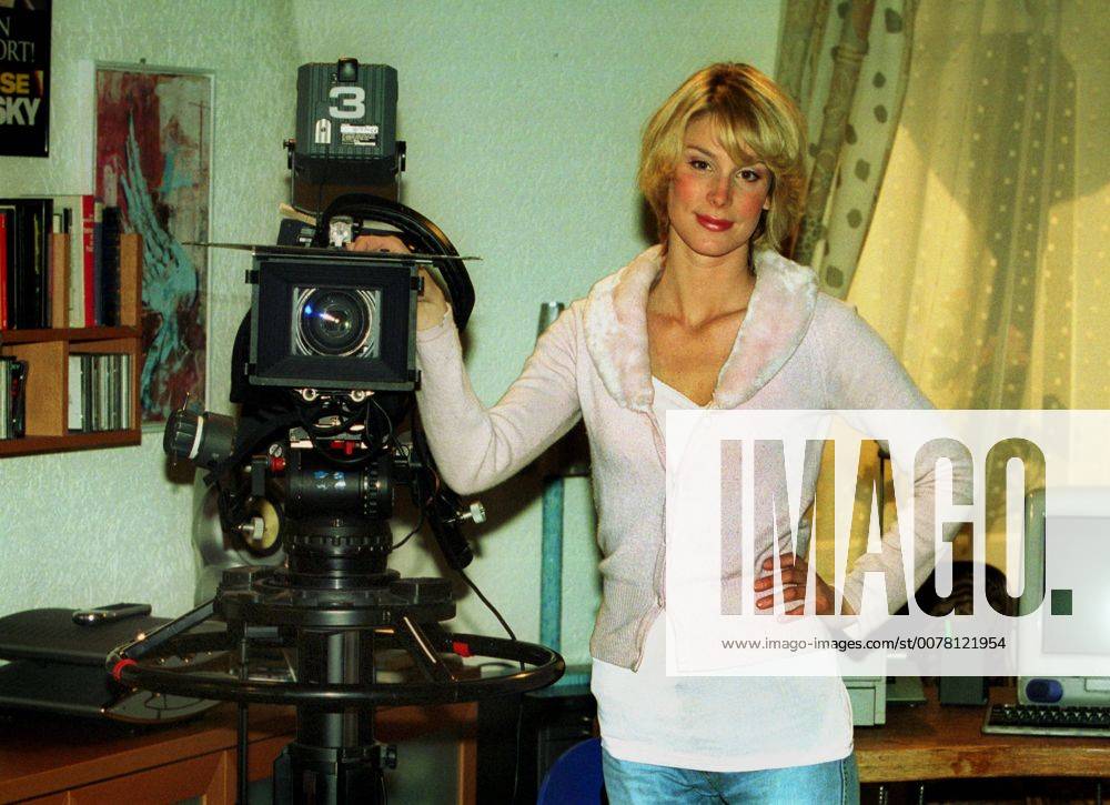Deutschland, Koeln, 01.05.2002 - Foto: Claudelle DECKERT, Schauspielerin der RTL-Serie Unter uns RTL-Serie Unter uns
