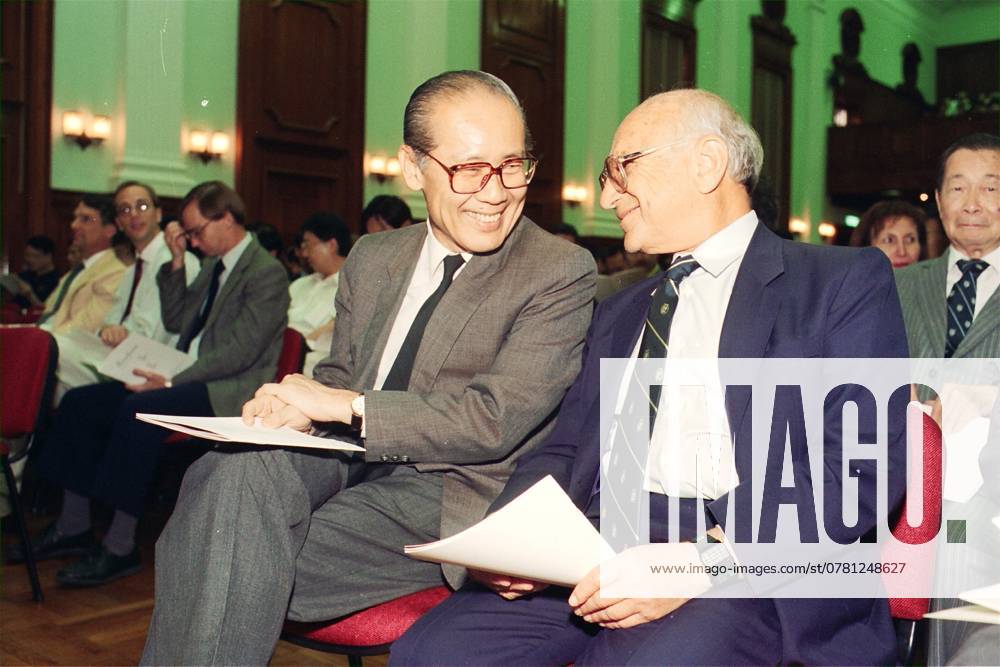 Professor Milton Friedman (right), the winner of the Nobel Prize for Economics in 1976 dubbed the father of monetarism , chats with Dr Wang Gungwu, the Vice-chancellor of the University of Hong Kong, during a seminar held at the University. The American economist passes through Hong Kong on a trip to China later this week.