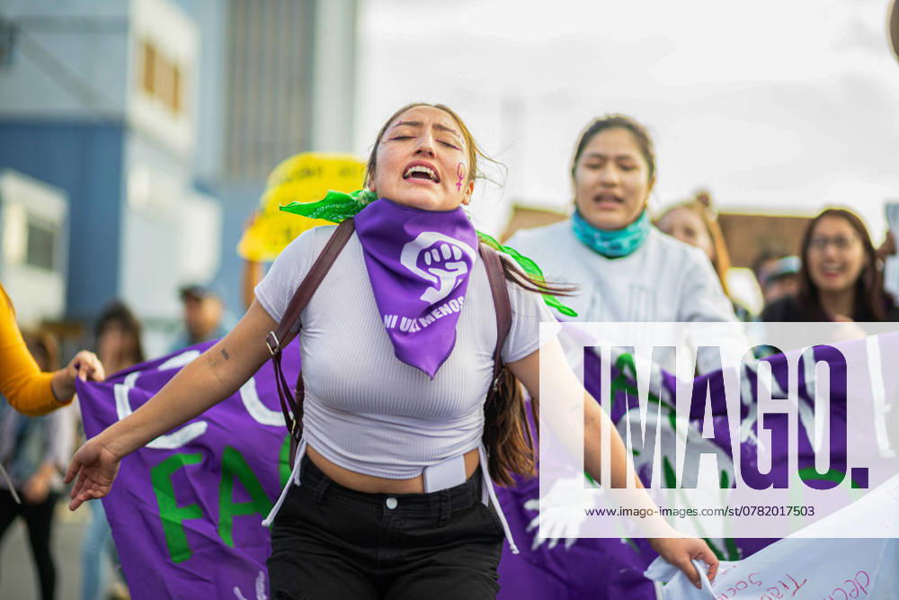 Bilder des Jahres 2024, News 11 November International Day for the Elimination of Violence against Women in Quito, Ecuador - 25 Nov 2024 A girl seen singing during the demonstration. Thousands of women took to the streets of Quito, to commemorate the World Day Against Violence Against Women. This International Day for the Elimination of Violence against Women reminds us of the strength of the collective struggle for a more just, safe, and violence-free world. Women of all ages marched to demand justice, protection, and human rights. Every step, every shout, and every placard became an act of resistance against fear and violence. However, this march was not without its tensions: last night, the minister and police forces threatened to prevent passage into the Historic Centre and to