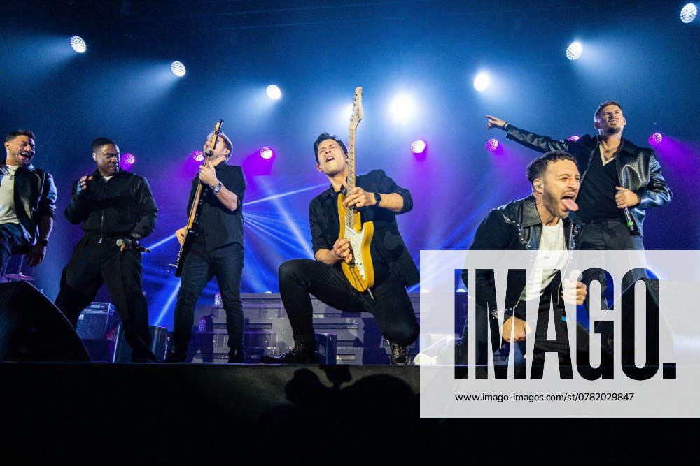 Bilder des Jahres 2024, Entertainment 11 November Bari, Blue concert - The big party Blue Bari Italy