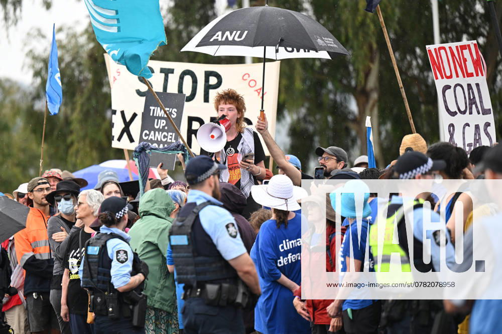 Bilder des Jahres 2024, News 11 November CLIMATE RALLY CANBERRA, Rising Tide protestors are seen during a climate protest outside Parliament House in Canberra, Wednesday, November 27, 2024. ( NO ARCHIVING, , NO USE IN BOOKS WITHOUT CONSENT CANBERRA AUSTRALIAN CAPITAL TERRITORY AUSTRALIA