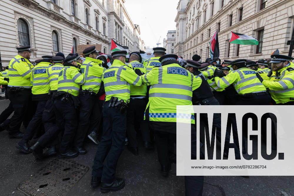 Protest For Arms Embargo On Israel In London LONDON, UNITED KINGDOM - NOVEMBER 28, 2024: Pro-Palestine demonstrators scuffle with police officers after a protest outside Foreign, Commonwealth and Development Office in London, United Kingdom on November 28, 2024. Demonstrators called on the British government to impose an immediate arms embargo on Israel. London United Kingdom