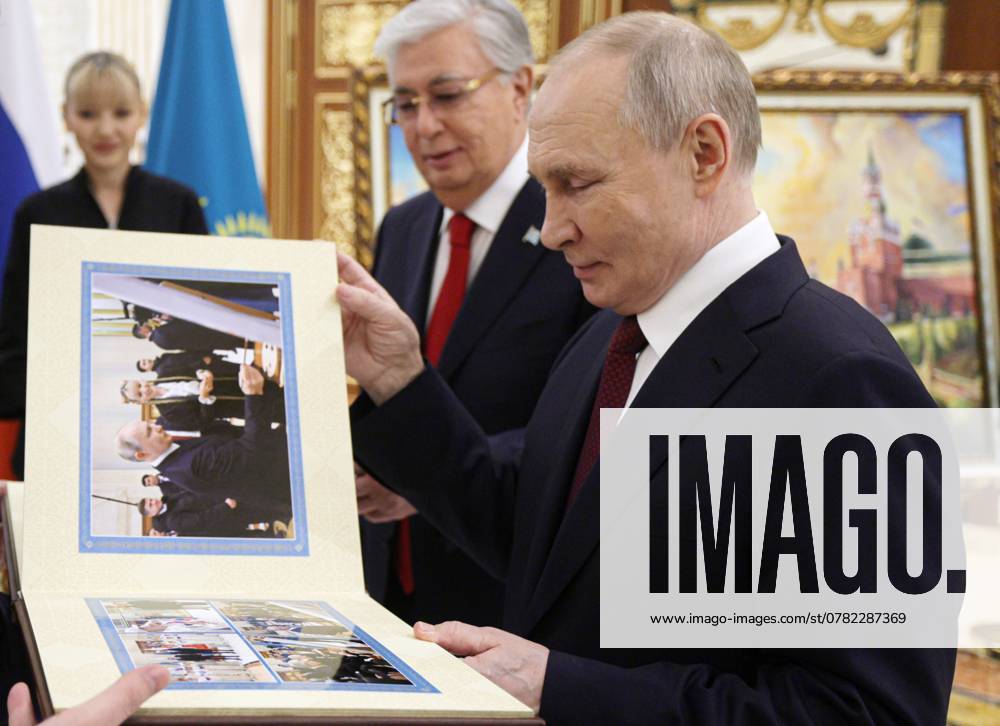 Kazakhstan Russia 8818161 28.11.2024 Russian President Vladimir Putin looks through a photo album as Kazakh President Kassym-Jomart Tokayev looks on after an official meeting in Astana, Kazakhstan. Gavriil Grigorov POOL Astana Kazakhstan