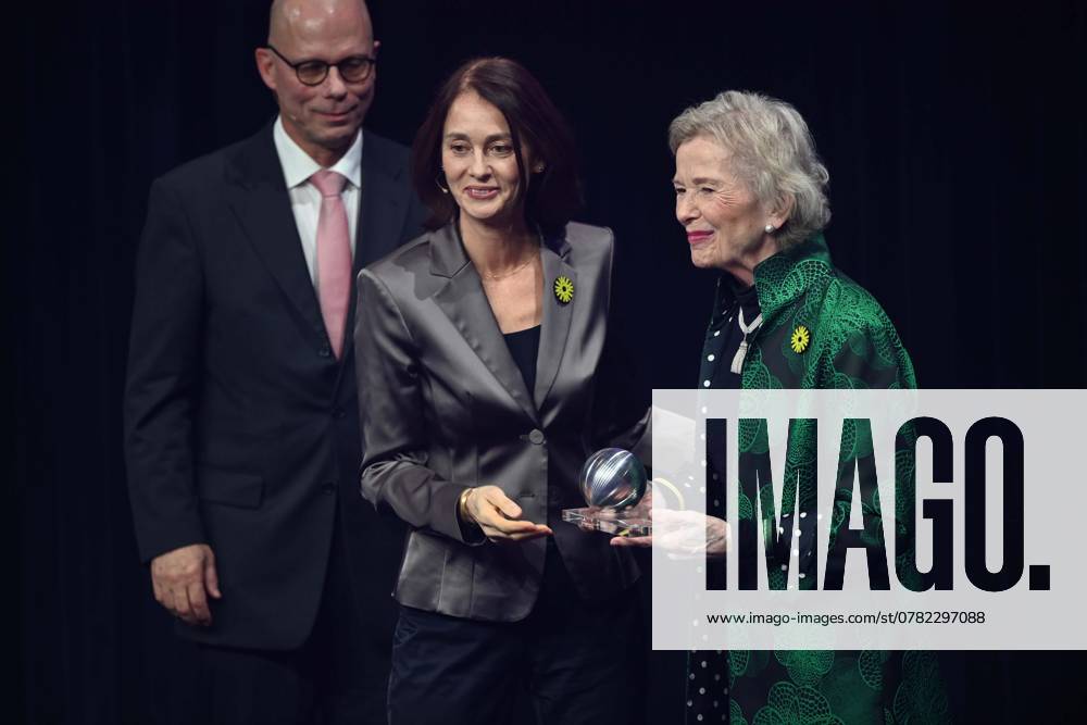 Mary ROBINSON, UN High Commissioner for Human Rights, right, receives the honorary prize of the German Sustainability Award, center Katharina BARLEY, politician, left Prof Guenther BACHMANN, German Sustainability Award ceremony in Duesseldorf on 28 11 2024