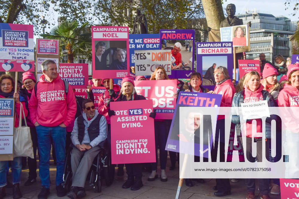 Protesters hold placards in support of the Assisted Dying Bill during a demonstration at Parliament Square as MPs debate and vote on the historic bill to legalise assisted dying. London United Kingdom - ZUMAs197 20241129_aaa_s197_052