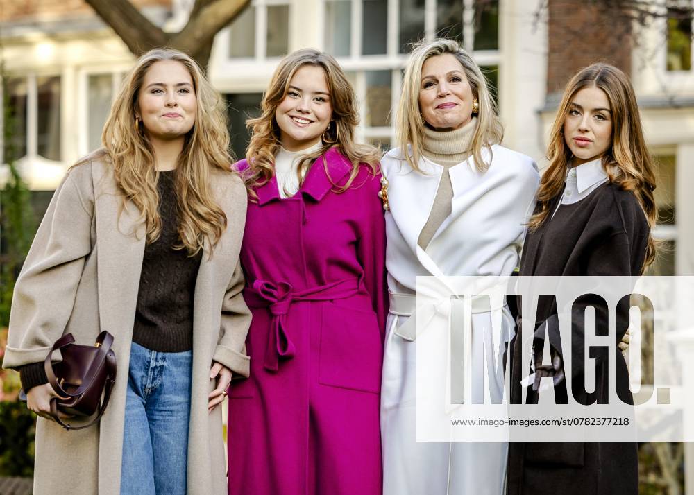 AMSTERDAM - Princess Amalia, Princess Ariane, Queen Maxima and Princess Alexia during a traditional photo session of the royal family at the Begijnhof. ANP REMKO DE WAAL netherlands out - belgium out