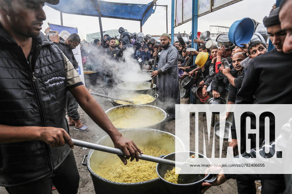 Palestinian volunteers make food at a make-shift charity kitchen amid food shortages in the southern Gaza Strip, in Khan Yunis in southern Gaza, on Friday on November 29, 2024. Palestinians, including children, who escaped from the attacks of the Israeli army and took shelter in Khan Yunis, wait in line to receive meals distributed by charities while Israel s attacks continue in Gaza. GAZ2024112929 Anas Deeb