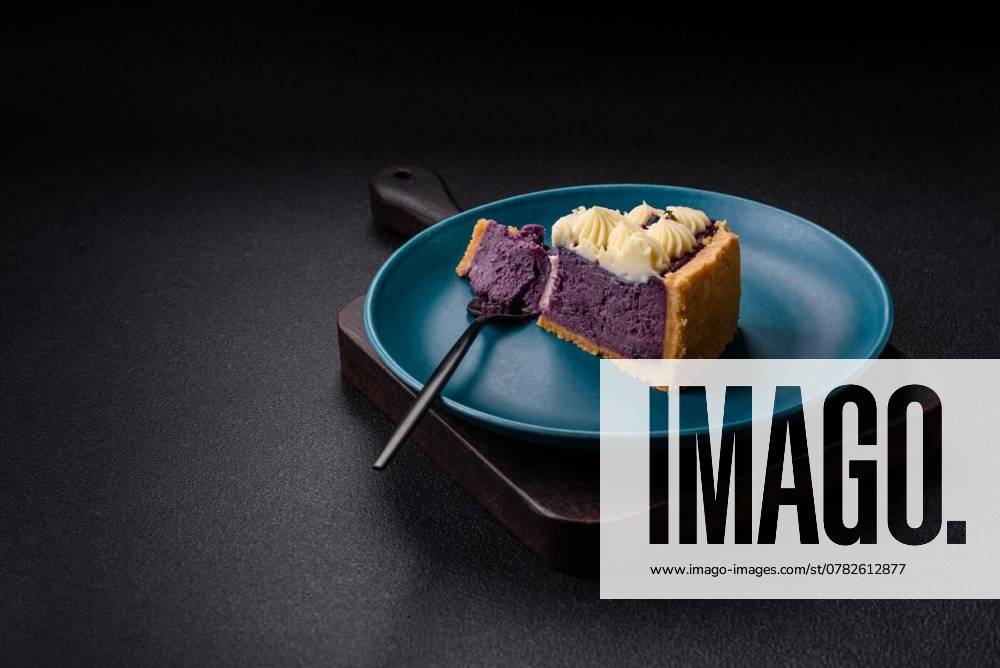 No baked sweet blueberry cheesecake with cream cheese, No baked sweet blueberry cheesecake with cream cheese on a dark texture background, No baked sweet blueberry cheesecake with cream cheese on a dark texture background, 14.10.2024,