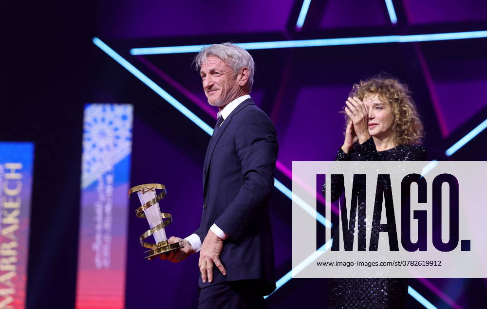 Bilder des Jahres 2024, Entertainment 11 November Ceremony Tribute to Sean Penn during Day Two Of the 21st Marrakech International Film Festival Sean Penn, Valeria Golino during the Ceremony Tribute to Sean Penn during Day Two Of the 21st Marrakech International Film Festival in Marrakech, Morocco, on November 30, 2024 Marrakech Morocco Dominique Jacovides Bestimage Celebs attend the Ceremony Tribute to Sean Penn during Day Two Of the 21st Marrakech International Film Festival in Marrakech, Morocco, on November 30, 2024 Marrakech Morocco