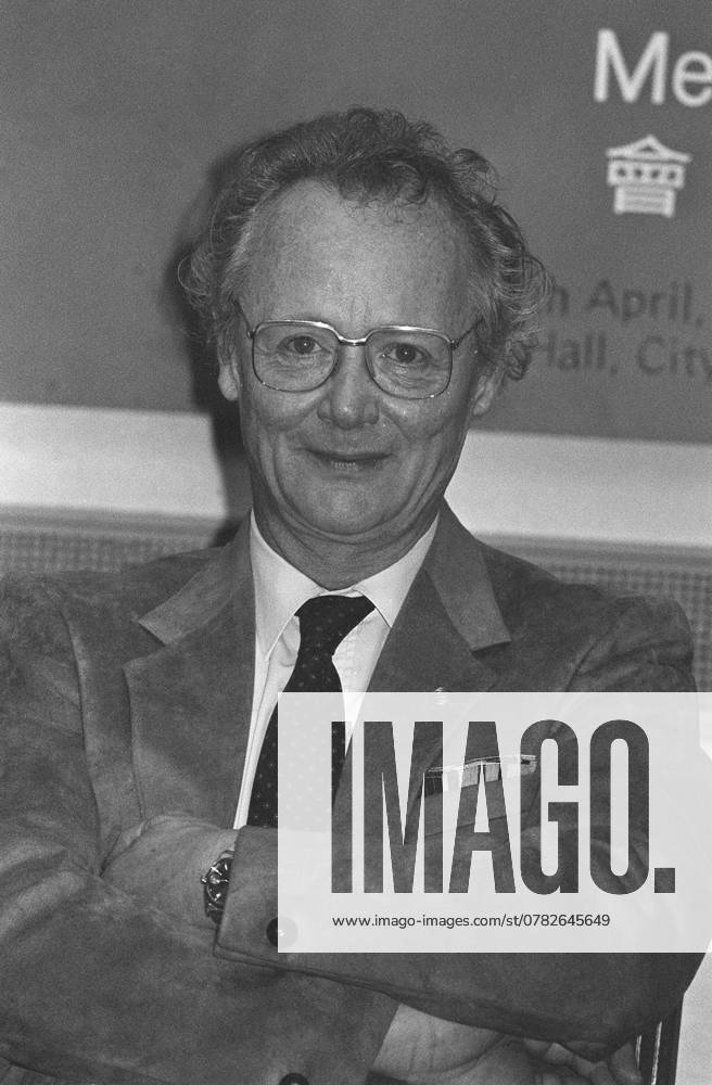 A German-born conductor, known primarily for his Mahler interpretations, Klaus Tennstedt was the principal guest conductor of the London Philharmonic in 1977, and succeeded Sir Georg Solti as Principal Conductor and Music Director of the London Philharmonic from 1983 to 1987.