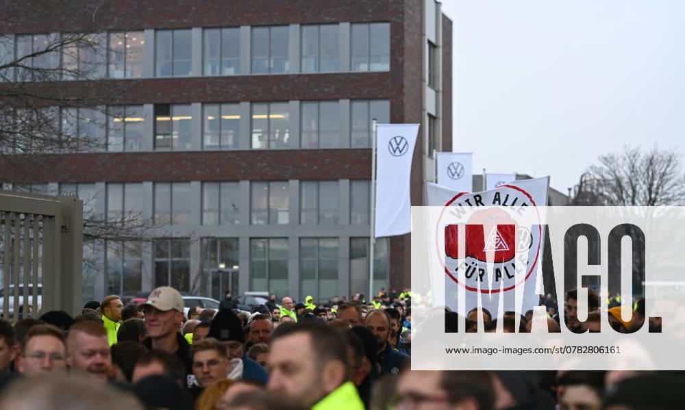 IG Metall calls for nationwide strikes at VW plants Employees gather at the Volkswagen plant in Emden IG Metall demands wage increases, VW wants to pay its workers less Now nationwide strikes begin at the car manufacturers German plants Emden Lower Saxony Germany
