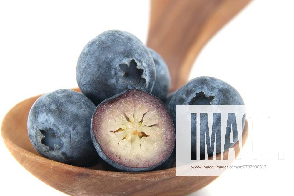 Fresh Blueberries in Wooden Spoon Isolated on White Background, Close-up of ripe blueberries in a wooden spoon, highlighting their vibrant color and juicy texture. Perfect for emphasizing health benefits and nutrition in culinary or dietary contexts., Close-up of ripe blueberries in a wooden spoon, highlighting their vibrant color and juicy texture. Perfect for emphasizing health benefits and nutrition in culinary or dietary contexts., 26.11.2024,