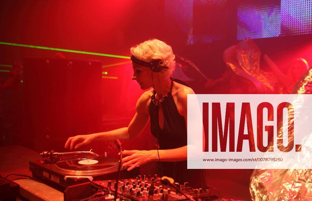 Berlin, Deutschland - DJ Maruscha auf dem A&P Berlin Summer Rave 2012. .