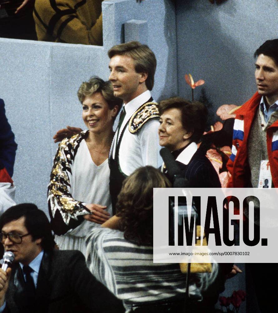 Jayne Torvill and Christopher Dean (GBR) with coach Betty Calloway. Sarajevo 1984 Winter Olympics o0 Eistanz