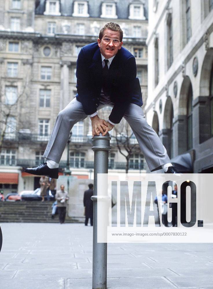 Eddie (The Eagle) Edwards (GBR) in London Holborn. Ski Jumper at the Winter Olympics 1988. Calgary. o0 Aufmacher privat kurios komik o0 Ski Skisport Nordisch Skispringen