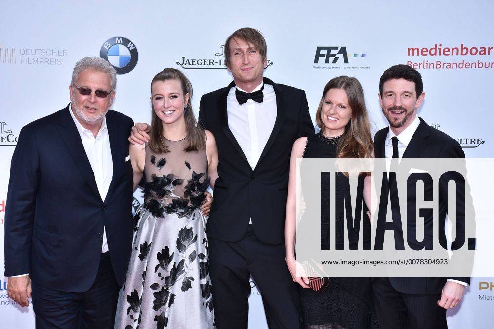 Martin Moszkowicz, Nina Eichinger, Friedrich Meinikat, Katrin Kraus und Oliver Berben bei der Verleihung Deutscher Filmpreis 2017 am 28.04.2017 in Berlin Deutscher Filmpreis 2017 in Berlin - Ankunft Roter Teppich