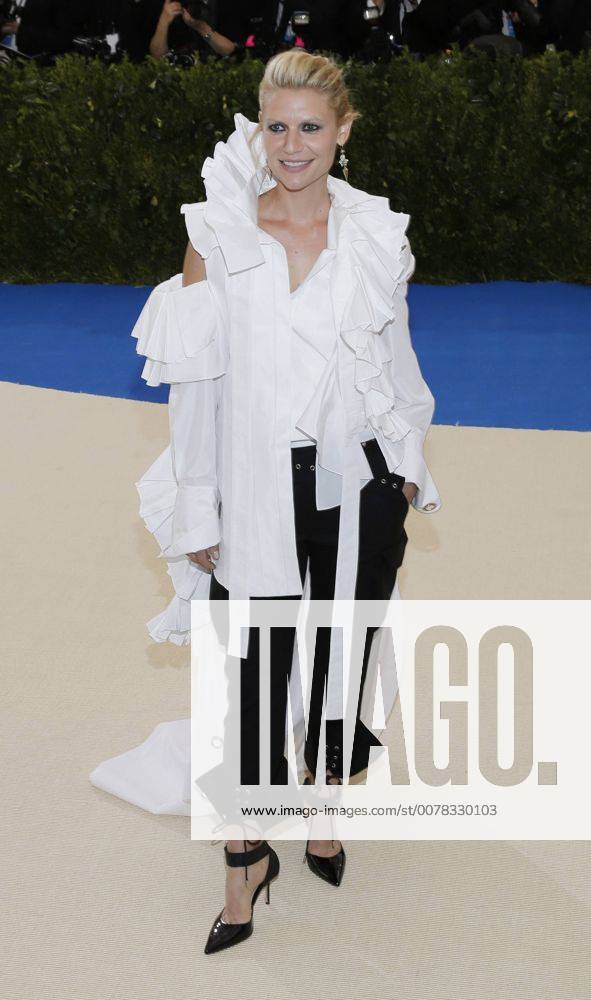 Claire Danes arrives on the red carpet at the Costume Institute Benefit at The Metropolitan Museum of Art celebrating the opening of Rei Kawakubo Comme des Garcons: Art of the In-Between in New York City on May 1, 2017. NYP20170501116 JOHNxANGELILLO