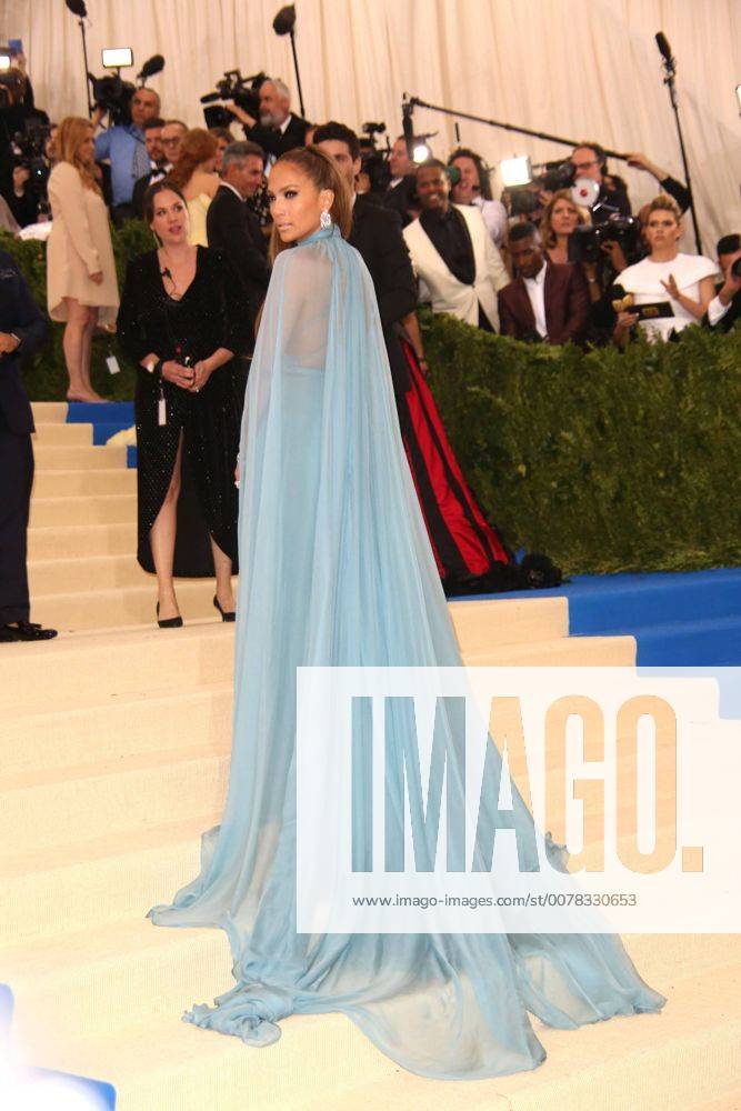 New York, New York, U.S. - JENNIFER LOPEZ attends the Metropolitan Museum Costume Institute Benefit celebrating the exhibition of Rei Kawakubo Comme des Garcons-Art of the In Between.Met Museum,NYC.May 1, 2017.Photos by , Photos Inc. New York U.S. - ZUMAms4_ 20170501_zaf_ms4_058