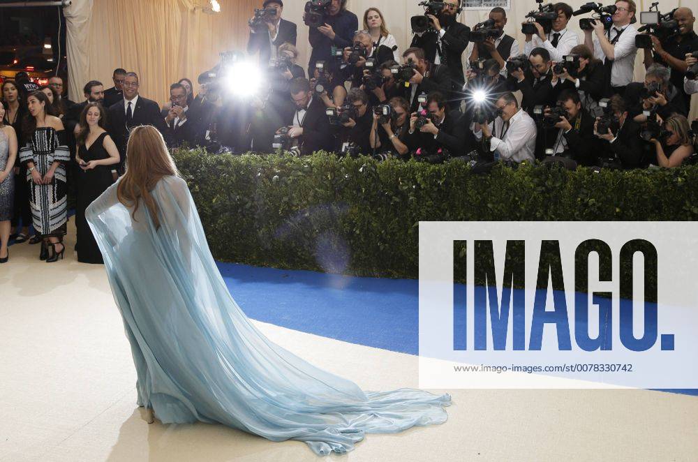 Jennifer Lopez arrives on the red carpet at the Costume Institute Benefit at The Metropolitan Museum of Art celebrating the opening of Rei Kawakubo Comme des Garcons: Art of the In-Between in New York City on May 1, 2017. NYP20170501615 JOHNxANGELILLO