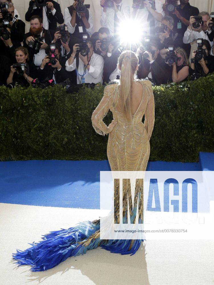 Blake Lively arrives on the red carpet at the Costume Institute Benefit at The Metropolitan Museum of Art celebrating the opening of Rei Kawakubo Comme des Garcons: Art of the In-Between in New York City on May 1, 2017. NYP20170501606 JOHNxANGELILLO