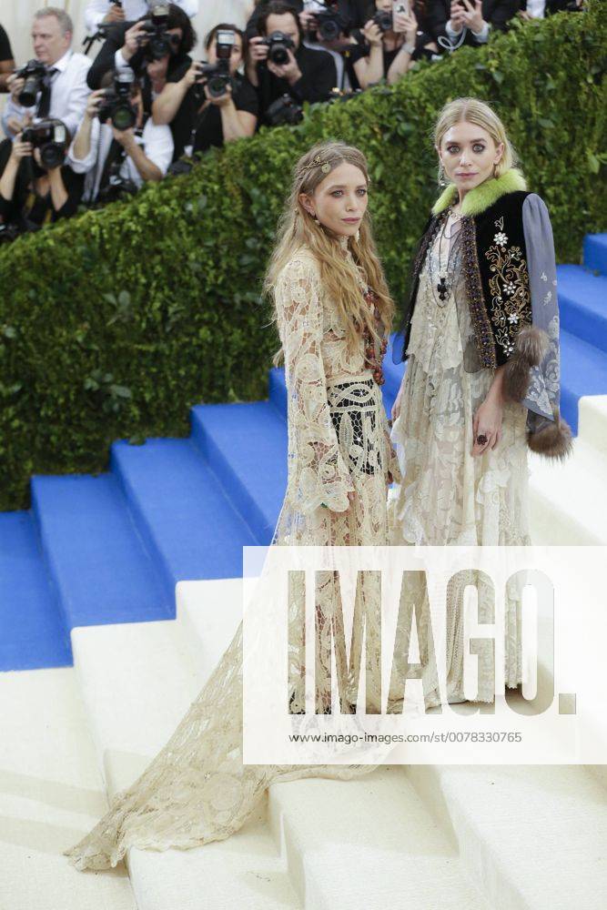 Mary-Kate and Ashley Olsen arrives on the red carpet at the Costume Institute Benefit at The Metropolitan Museum of Art celebrating the opening of Rei Kawakubo Comme des Garcons: Art of the In-Between in New York City on May 1, 2017. NYP20170501600 JOHNxANGELILLO