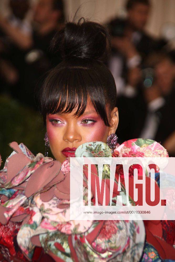New York, New York, U.S. - RIHANNA attends the Metropolitan Museum Costume Institute Benefit celebrating the exhibition of Rei Kawakubo Comme des Garcons-Art of the In Between.Met Museum,NYC.May 1, 2017.Photos by , Photos Inc. New York U.S. - ZUMAms4_ 20170501_zaf_ms4_085