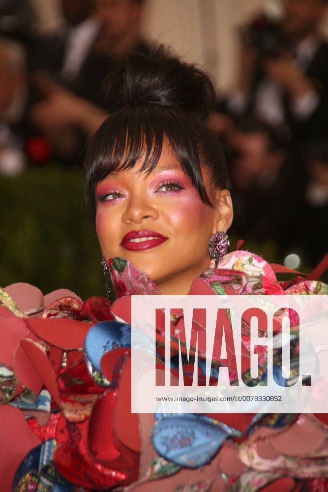 New York, New York, U.S. - RIHANNA attends the Metropolitan Museum Costume Institute Benefit celebrating the exhibition of Rei Kawakubo Comme des Garcons-Art of the In Between.Met Museum,NYC.May 1, 2017.Photos by , Photos Inc. New York U.S. - ZUMAms4_ 20170501_zaf_ms4_088