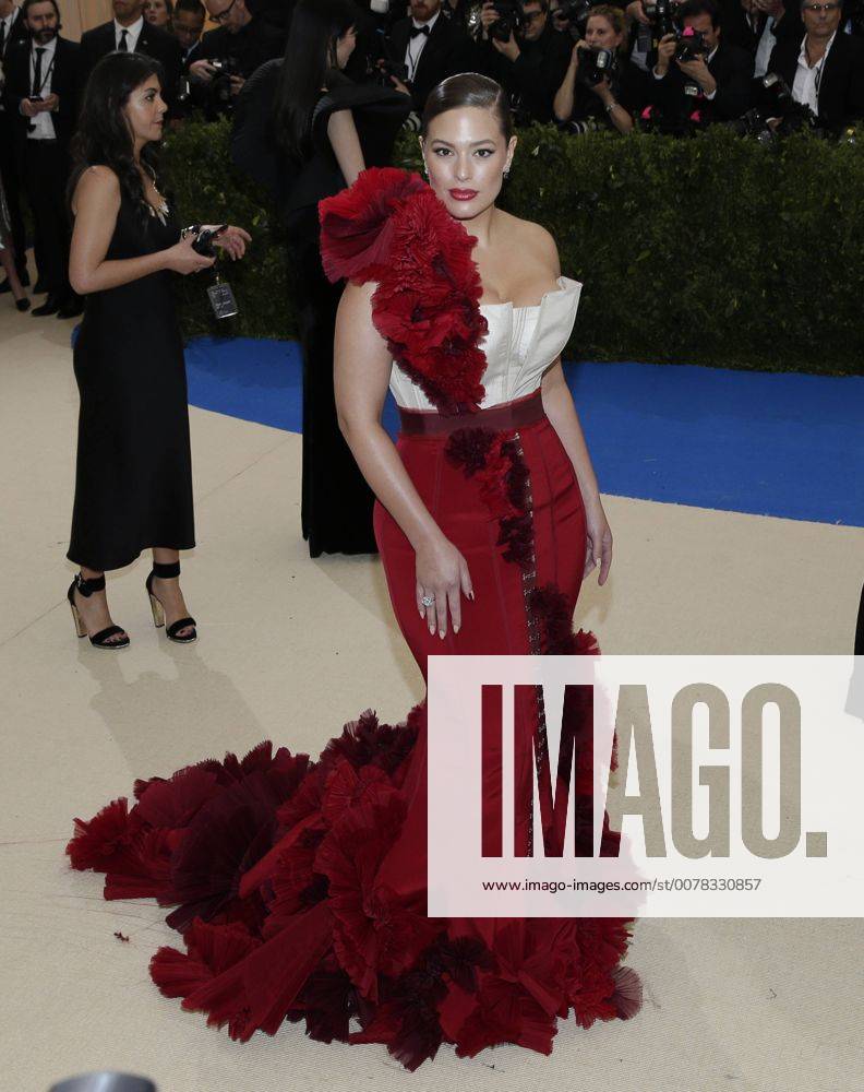 Ashley Graham arrives on the red carpet at the Costume Institute Benefit at The Metropolitan Museum of Art celebrating the opening of Rei Kawakubo Comme des Garcons: Art of the In-Between in New York City on May 1, 2017. NYP20170501590 JOHNxANGELILLO