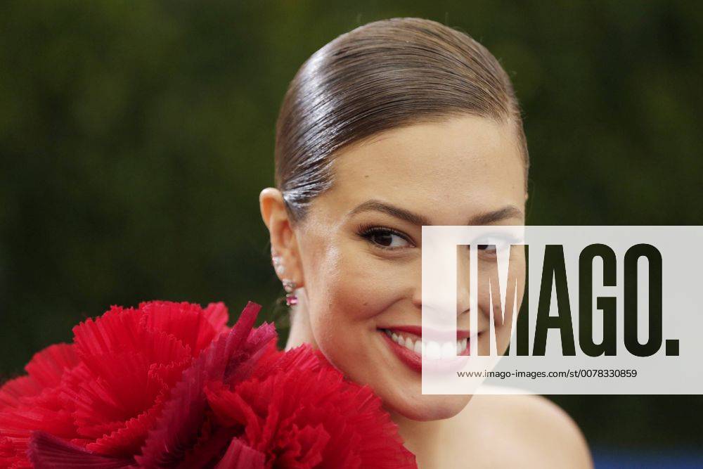 Ashley Graham arrives on the red carpet at the Costume Institute Benefit at The Metropolitan Museum of Art celebrating the opening of Rei Kawakubo Comme des Garcons: Art of the In-Between in New York City on May 1, 2017. NYP20170501592 JOHNxANGELILLO