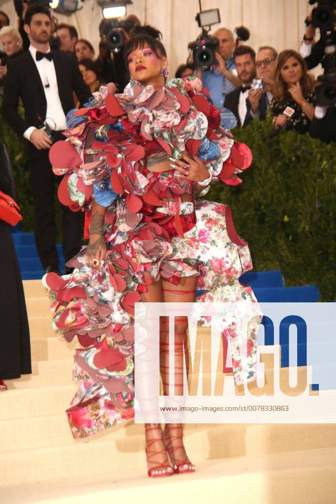 New York, New York, U.S. - RIHANNA attends the Metropolitan Museum Costume Institute Benefit celebrating the exhibition of Rei Kawakubo Comme des Garcons-Art of the In Between.Met Museum,NYC.May 1, 2017.Photos by , Photos Inc. New York U.S. - ZUMAms4_ 20170501_zaf_ms4_089