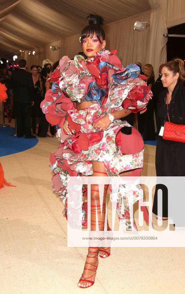 New York, New York, U.S. - RIHANNA attends the Metropolitan Museum Costume Institute Benefit celebrating the exhibition of Rei Kawakubo Comme des Garcons-Art of the In Between.Met Museum,NYC.May 1, 2017.Photos by , Photos Inc. New York U.S. - ZUMAms4_ 20170501_zaf_ms4_090